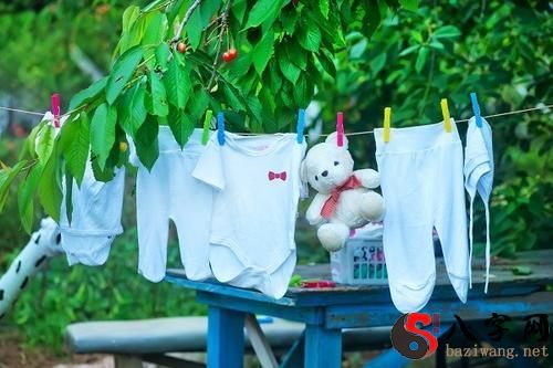 梦见自己在晾衣服