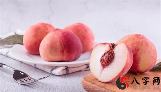 梦见自己选择桃子