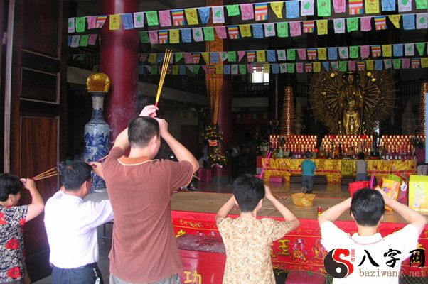 梦见自己拜菩萨