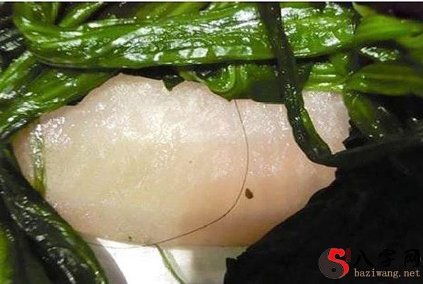 梦见吃饭吃出好多长头发