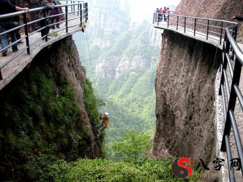 梦见在悬崖峭壁上行走