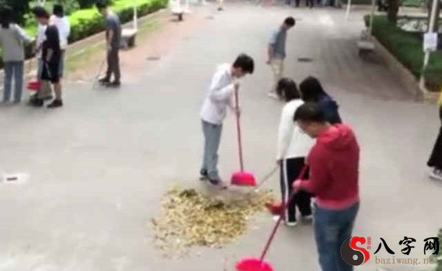 梦见扫地很多垃圾